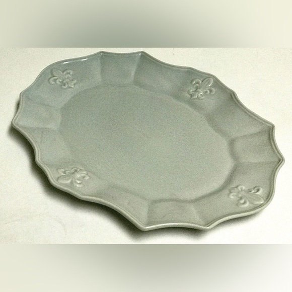 Vtg Discontinued Portmeirion Fluer de Lys Grey 15" Scalloped Serving Platter - Picture 2 of 5